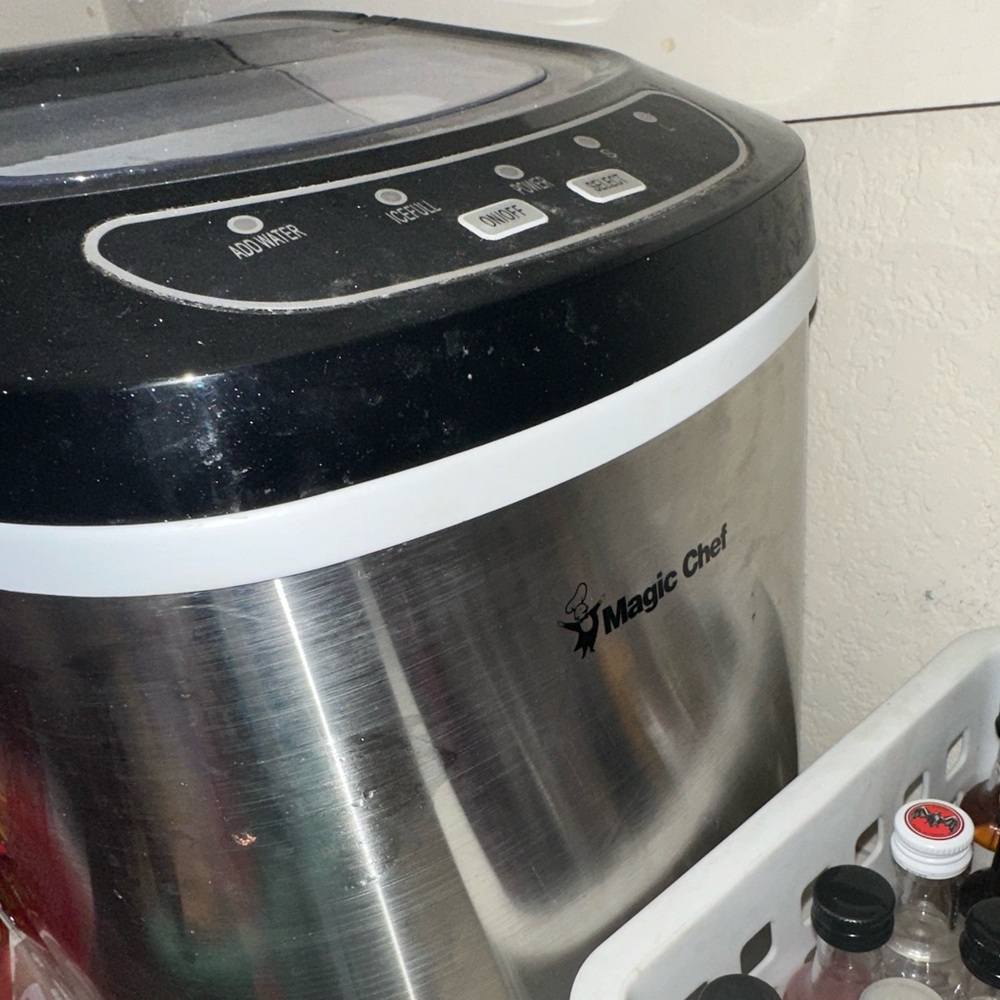 Magic Chef Portable Ice Maker - Picture 5 of 6